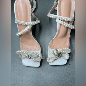 White High-Heeled Sandals with Pearl Embellishments for Special Occasions